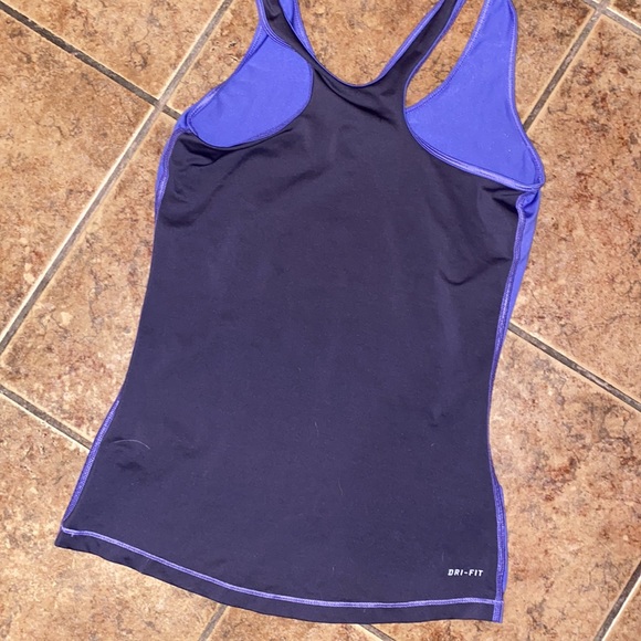 Nike top - Picture 3 of 3